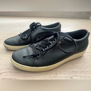 ECCO WOMEN’S SOFT SNEAKER BLACK LEATHER
Size 37